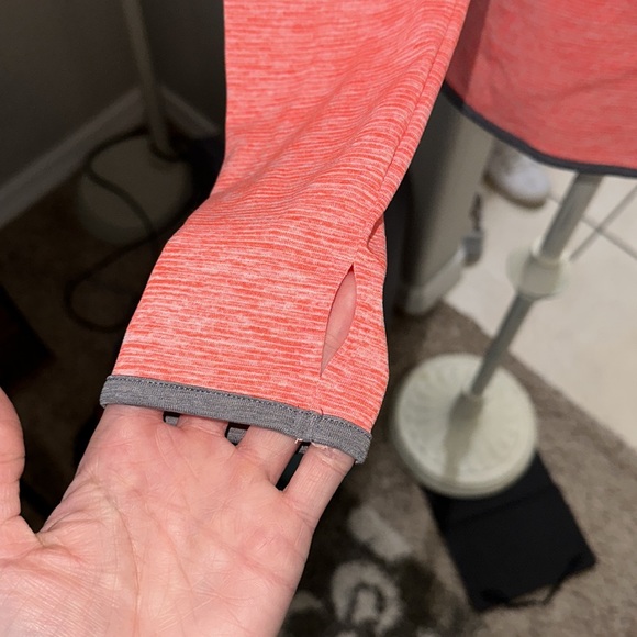 Under Armour Run Fitted 3/4 Zip Pullover XS - Picture 3 of 5